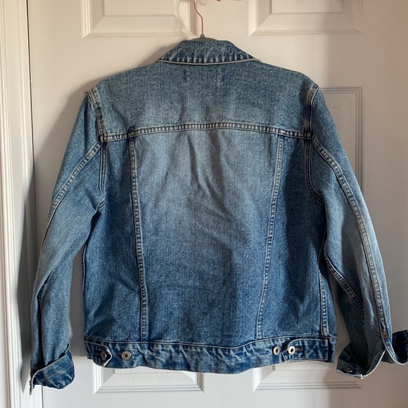 Vintage light wash denim jacket - Picture 2 of 3
